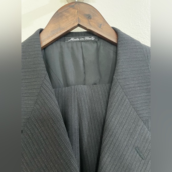 GENUINE ARMANI Suit - Charcoal Pinstripe - Made in Italy - 42R 🇮🇹 😎 -Tailored - Picture 2 of 9